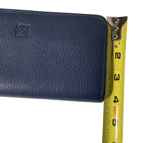 LOEWE Long Wallet Anagram Logo Cadena Blue Leather Zip Closure Pristine - Picture 11 of 16
